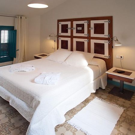 Hotel Hostal Chic Сан Фелиу де Гиксолс Стая снимка