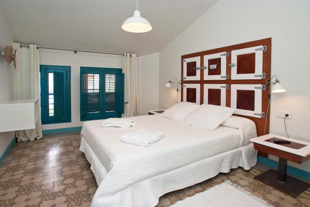 Hotel Hostal Chic Сан Фелиу де Гиксолс Стая снимка