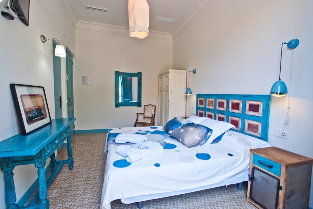 Hotel Hostal Chic Сан Фелиу де Гиксолс Стая снимка