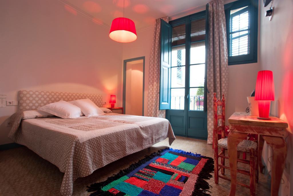 Hotel Hostal Chic Сан Фелиу де Гиксолс Стая снимка