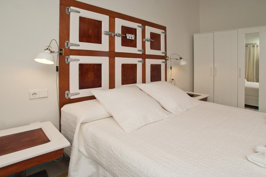Hotel Hostal Chic Сан Фелиу де Гиксолс Стая снимка