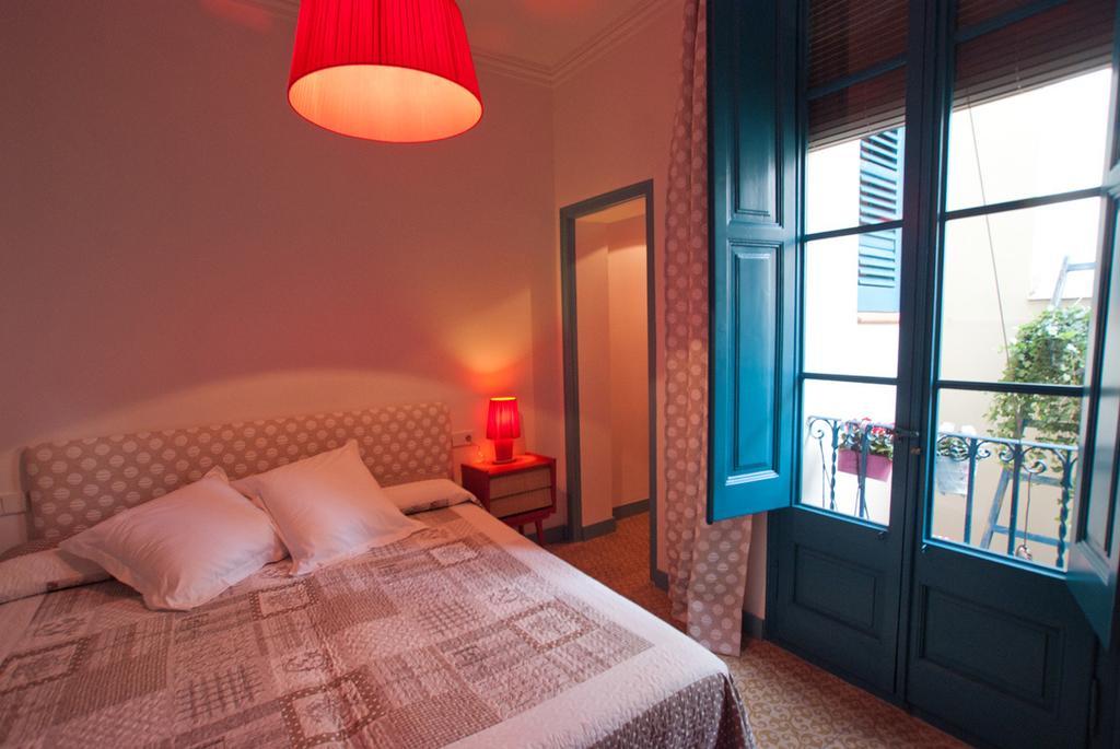 Hotel Hostal Chic Сан Фелиу де Гиксолс Стая снимка