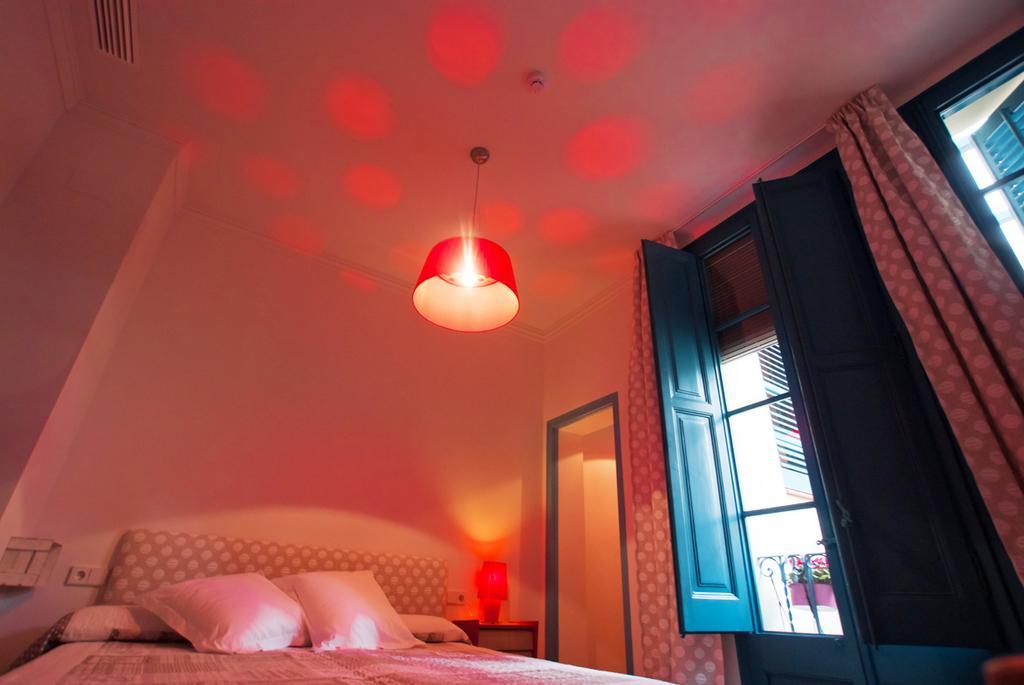 Hotel Hostal Chic Сан Фелиу де Гиксолс Стая снимка