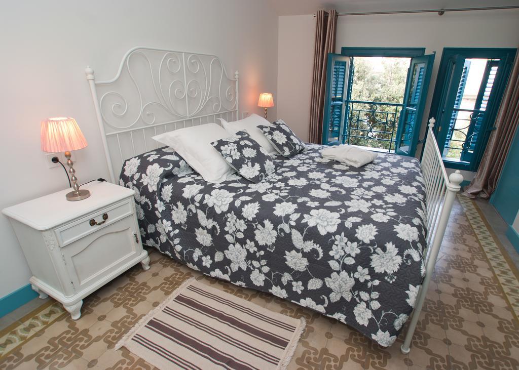 Hotel Hostal Chic Сан Фелиу де Гиксолс Стая снимка