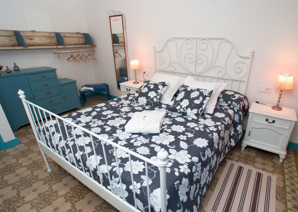 Hotel Hostal Chic Сан Фелиу де Гиксолс Стая снимка