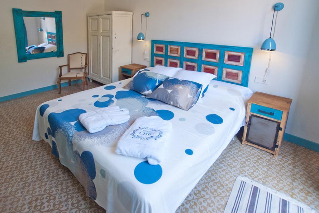 Hotel Hostal Chic Сан Фелиу де Гиксолс Стая снимка