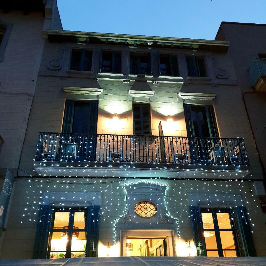 Hotel Hostal Chic Сан Фелиу де Гиксолс Екстериор снимка
