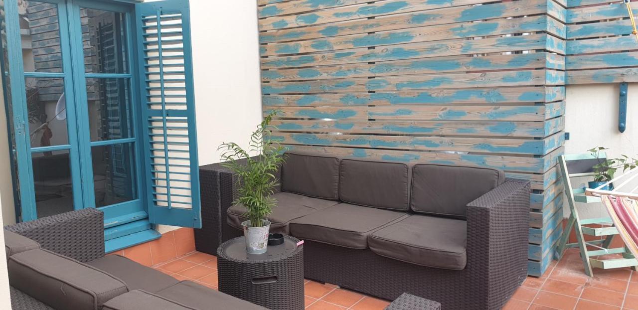 Hotel Hostal Chic Сан Фелиу де Гиксолс Екстериор снимка